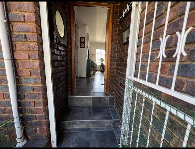 3 BEDROOM HOUSE FOR SALE IN GREENHILLS